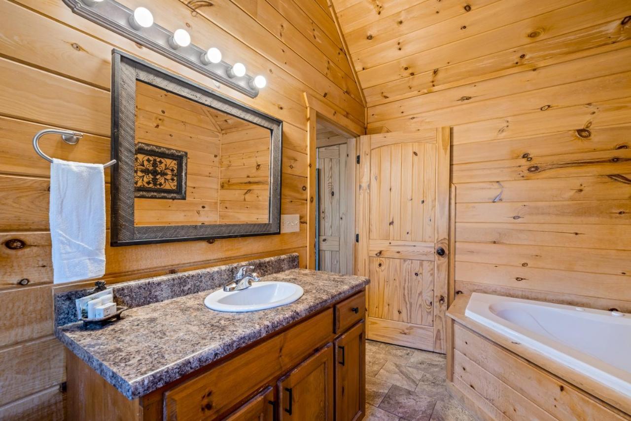Blue Ridge Bear Bungalow المظهر الخارجي الصورة